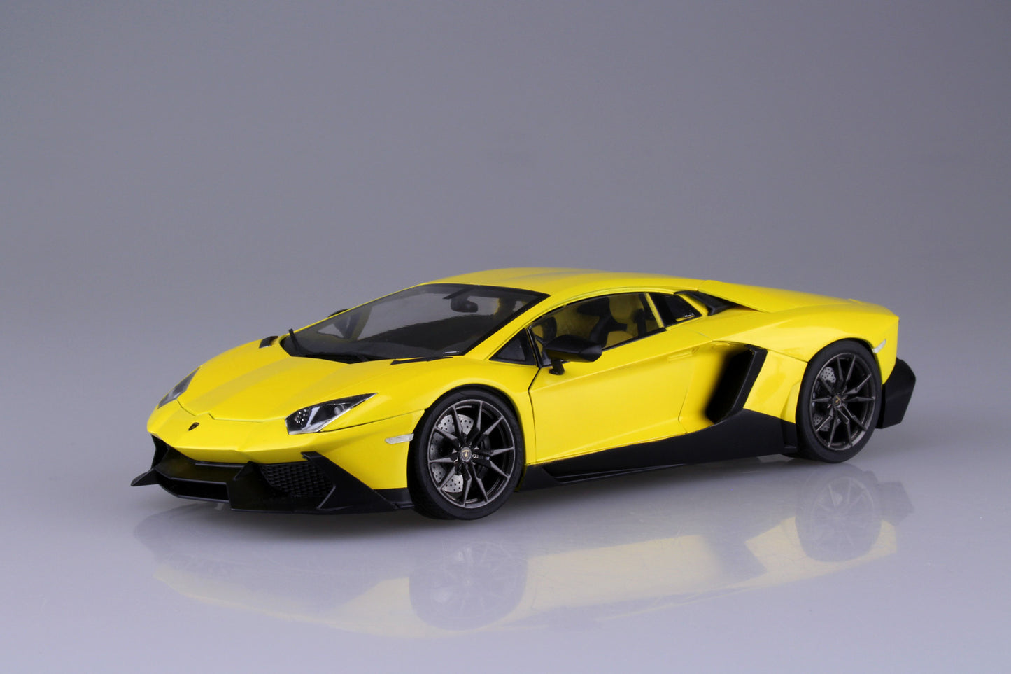 Lamborghini Aventado 50th Anniversario Plastic Model Kit